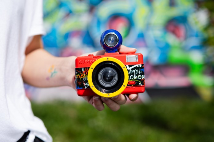 Компания Lomography представила новую версию камеры Fisheye No. 2 Graffiti
